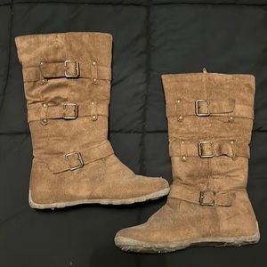 Size 7 1/2 boot, brown wiyh buckle detail.